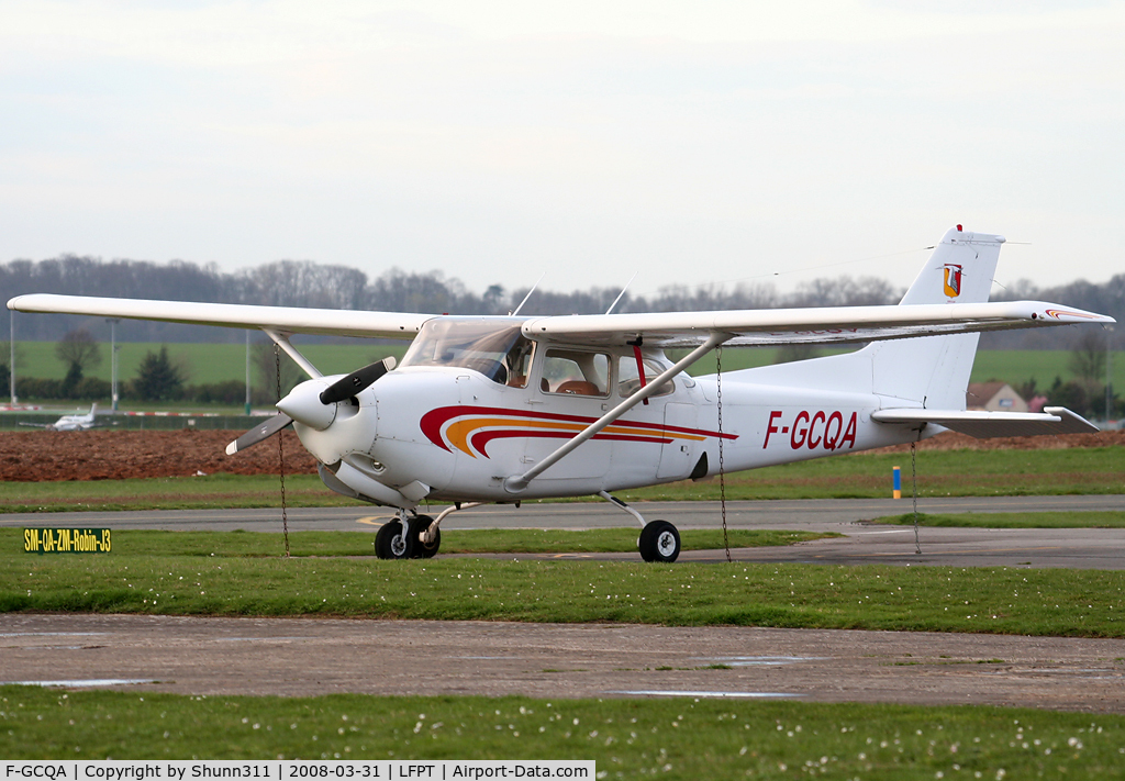 F-GCQA, Cessna 172RG Cutlass RG C/N 172RG-0007, At the Airclub...