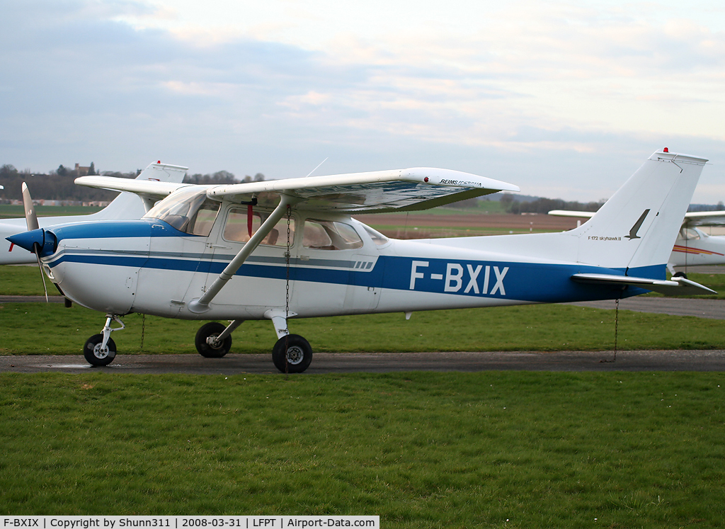 F-BXIX, Reims F172M Skyhawk C/N 1357, At the Airclub...