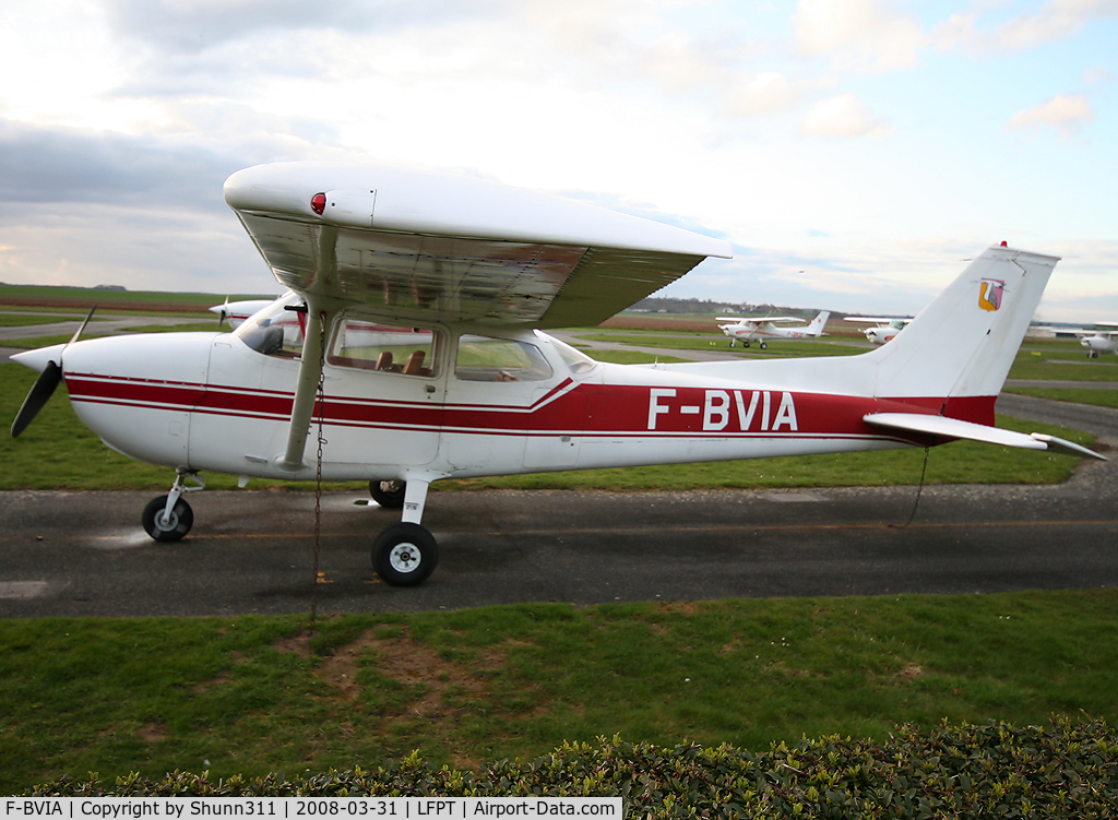 F-BVIA, Reims F172M ll Skyhawk C/N 1128, At the Airclub...