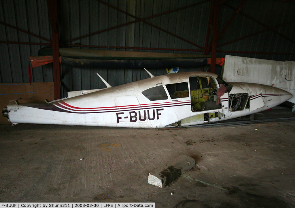 F-BUUF, Piper PA-23-250 Aztec C/N 27-7305209, Stored inside a hangar...