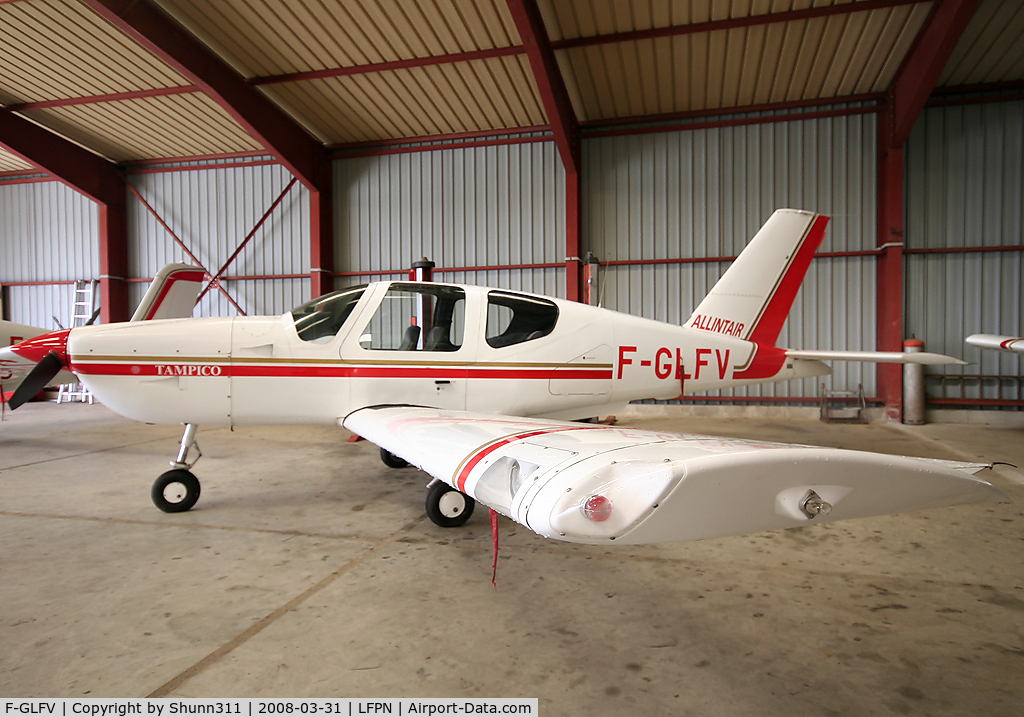 F-GLFV, Socata TB-9 Tampico C/N 1471, Inside Airclub's hangar