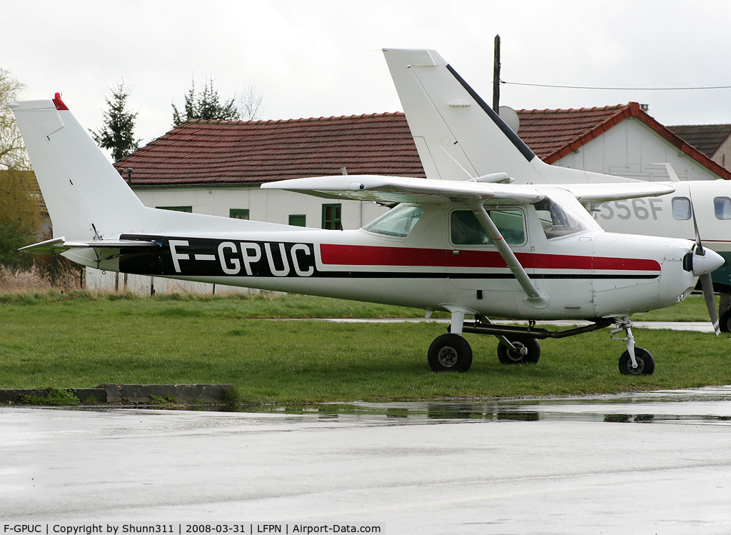 F-GPUC, 1981 Reims F152 C/N 152-85282, Waiting a new light flight...