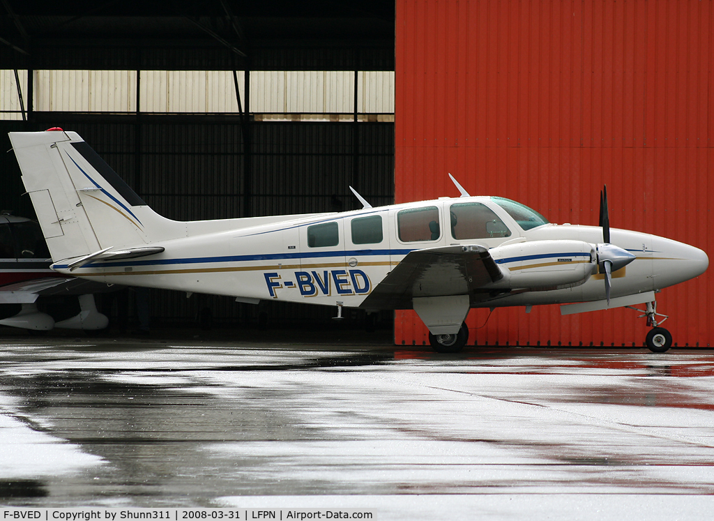 F-BVED, Beech 58 Baron C/N TH-443, Waiting a new light flight...