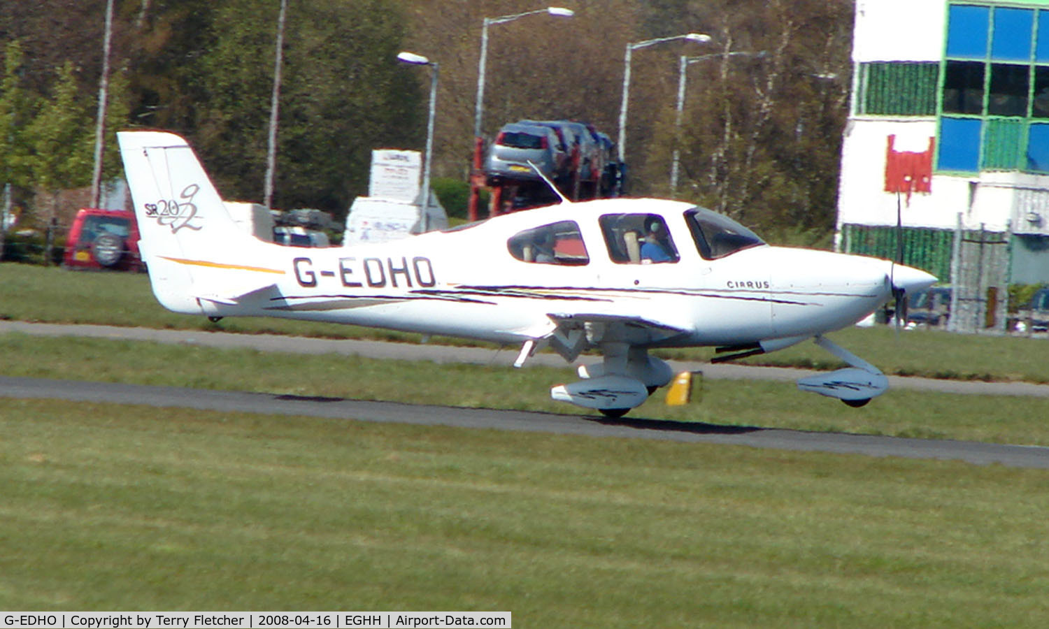 G-EDHO, 2005 Cirrus SR20 G2 C/N 1542, Visiting Cirrus SR20 lands at Bournemouth