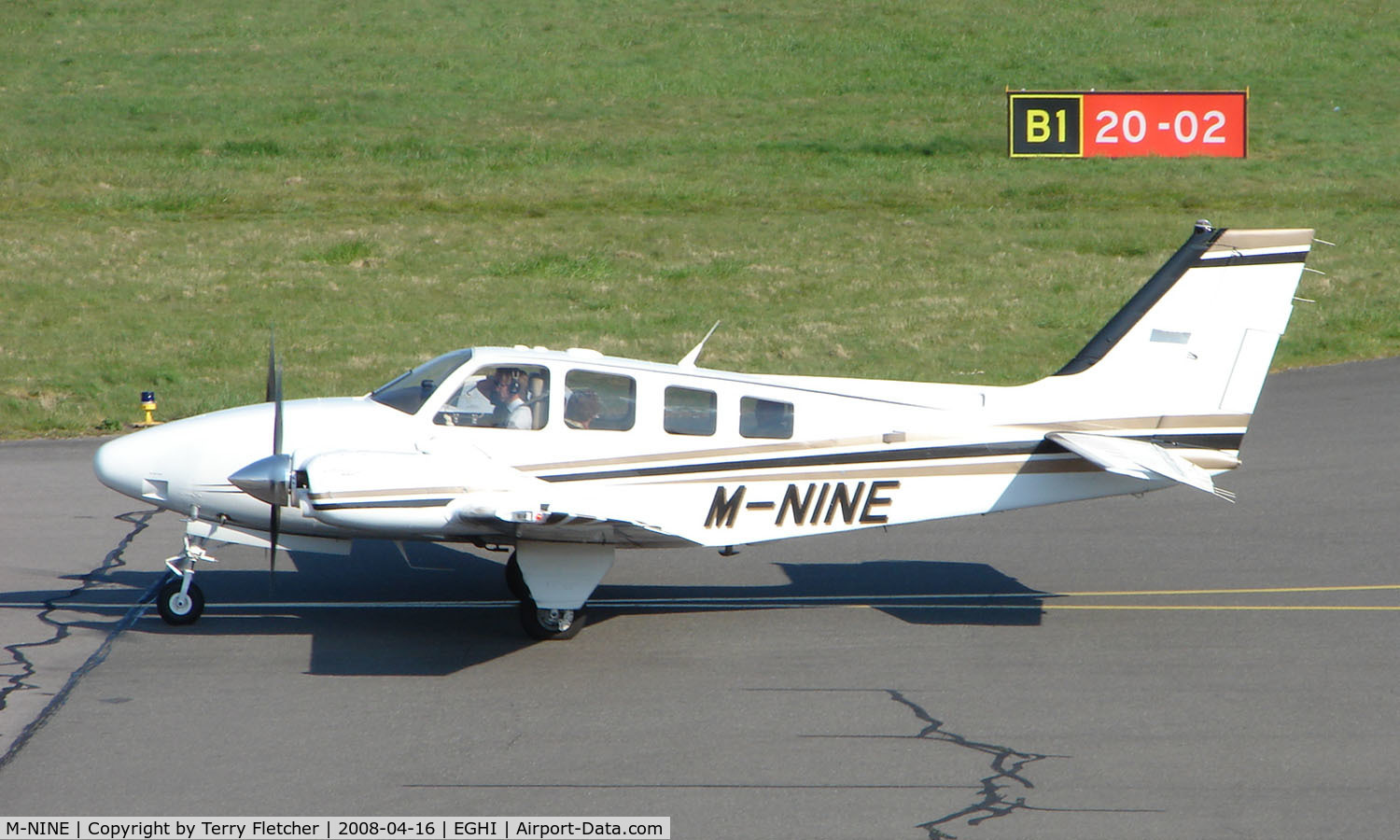 M-NINE, 2007 Beechcraft G58 C/N TH-2203, Beech 58G Baron taxies in at Southampton in April 2008