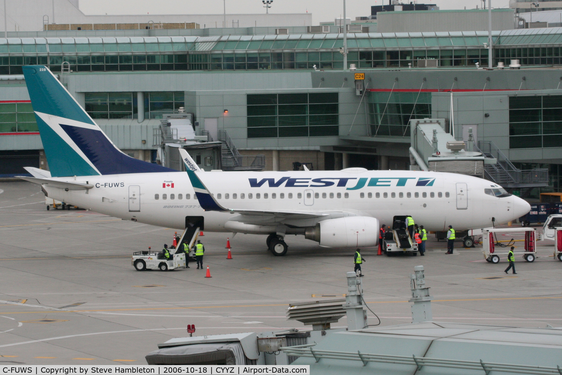 C-FUWS, 2004 Boeing 737-7CT C/N 32765, Westjet 737 at Toronto