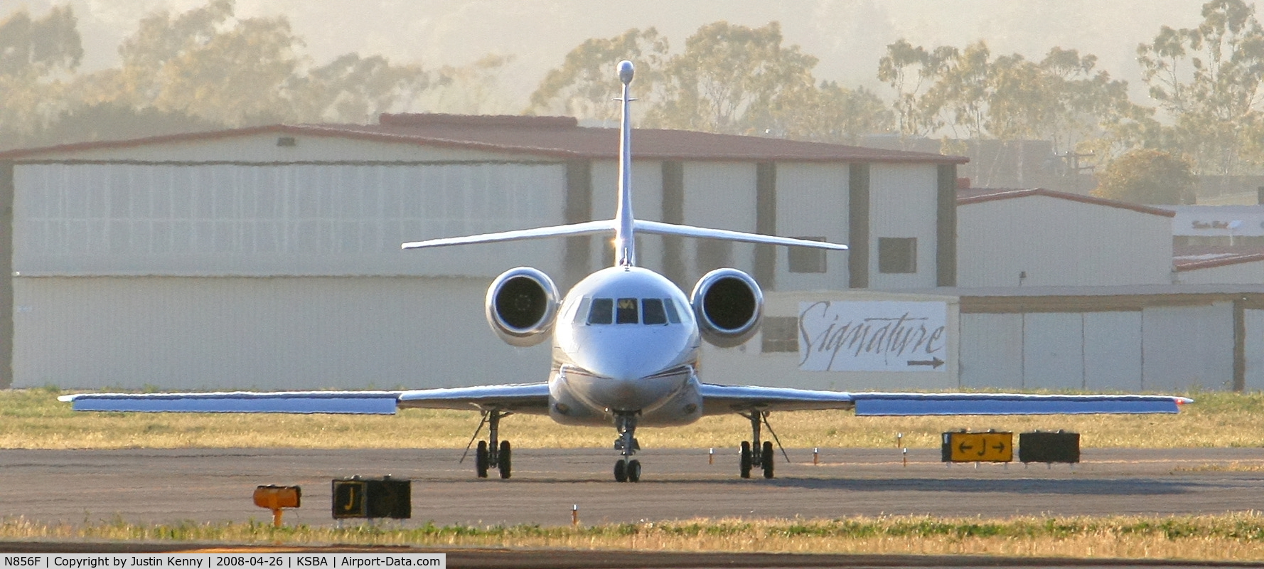 N856F, 2001 Dassault Falcon 2000 C/N 138, N856F Taxiing to runway 25 at KSBA