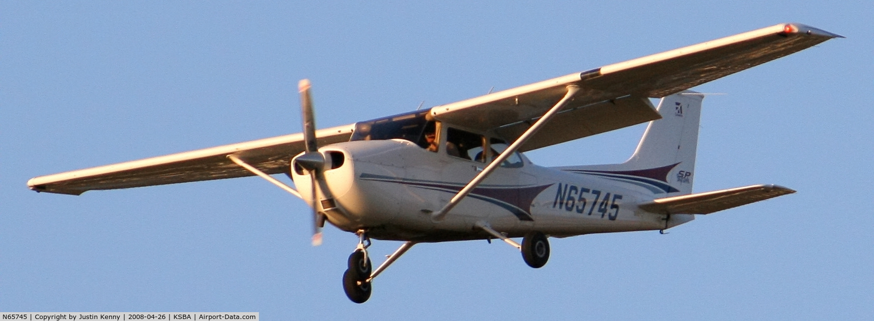 N65745, 2004 Cessna 172S C/N 172S9748, N65745 Landing on runway 25 at KSBA