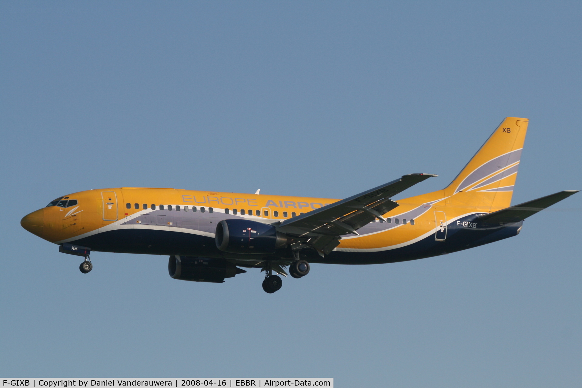 F-GIXB, 1990 Boeing 737-33A(QC) C/N 24789, flight SN3630 is descending to rwy 25L