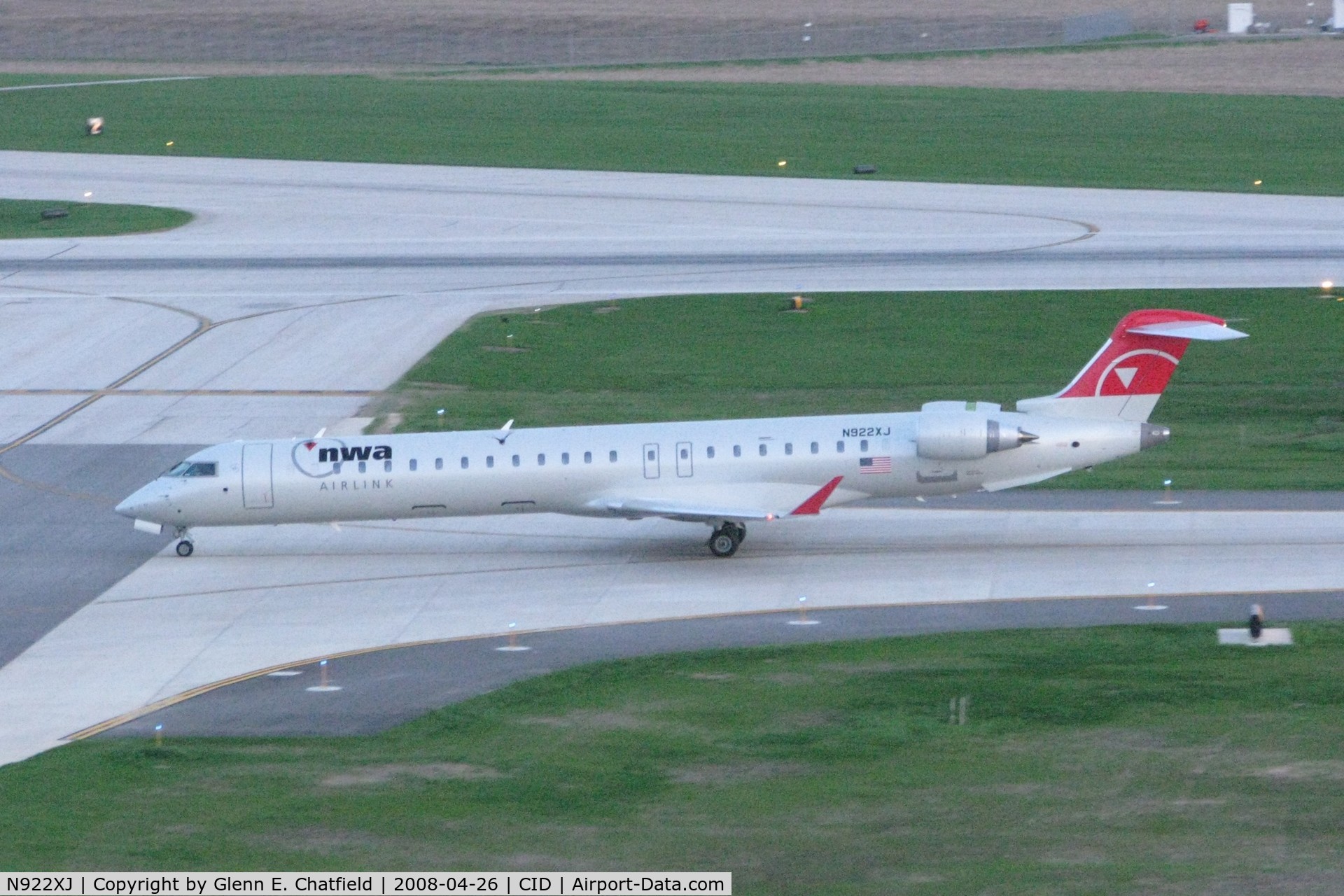 N922XJ, 2008 Bombardier CRJ-900LR (CL-600-2D24) C/N 15174, Taxiing to the gate on Alpha after sunset