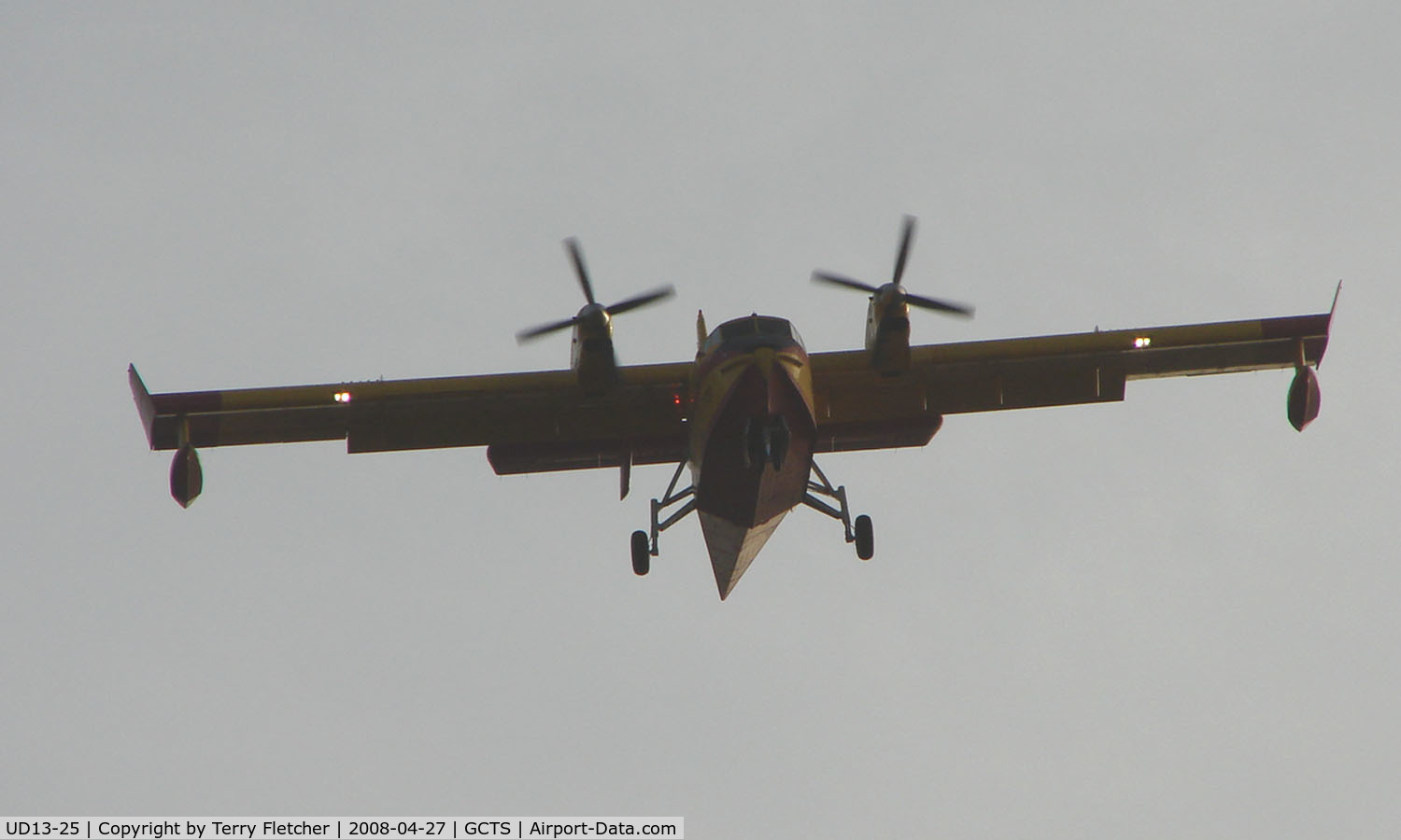UD13-25, Canadair CL-215T (CL-215-6B11) C/N 1119, Spanish Canadair CL-215T returns to Tenerife South just before nightfall