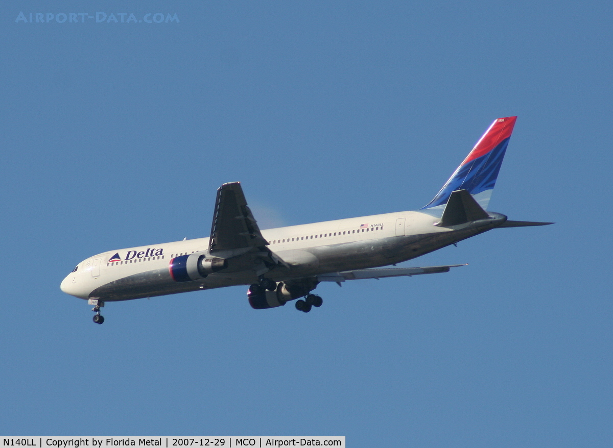 N140LL, 1993 Boeing 767-332 C/N 25988, Delta