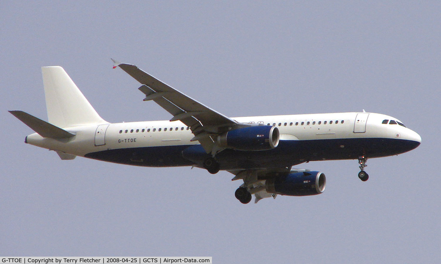 G-TTOE, 2002 Airbus A320-232 C/N 1754, Easyjet A320 in temporary all white colours after take over from GB Airways