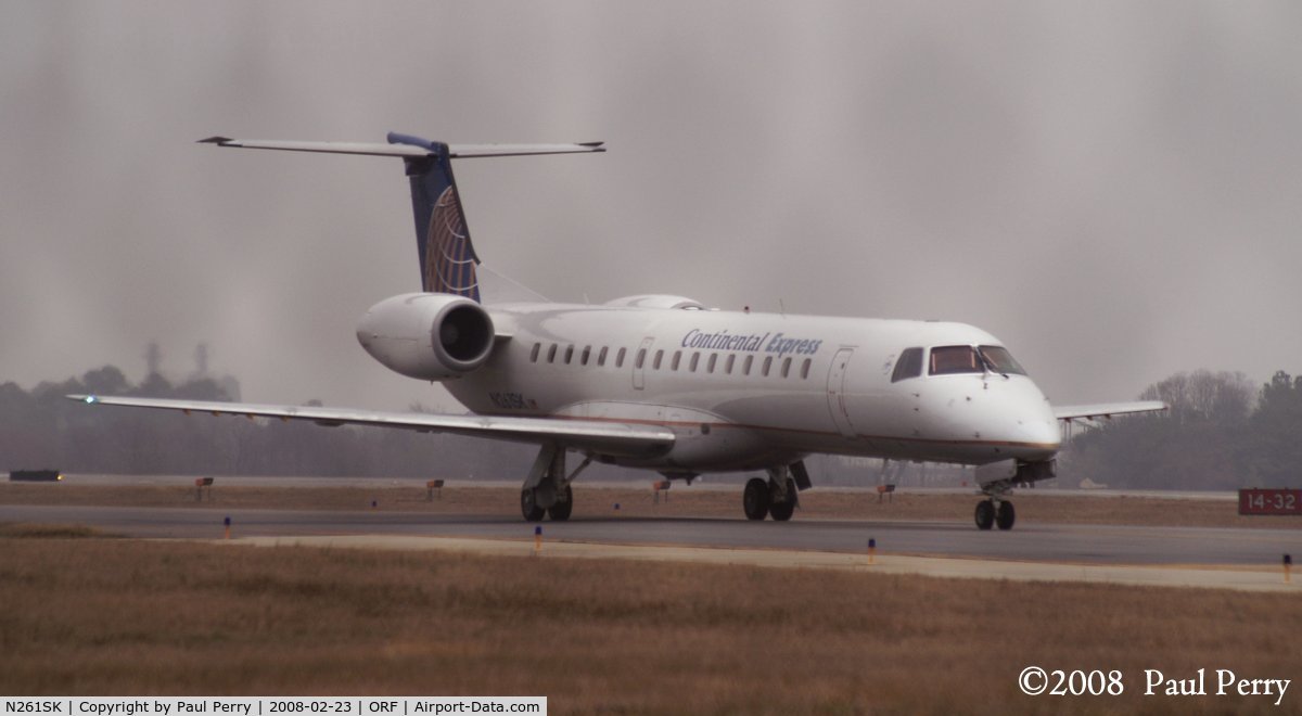 N261SK, 1999 Embraer ERJ-145LR (EMB-145LR) C/N 145144, Taxiing away from the terminal