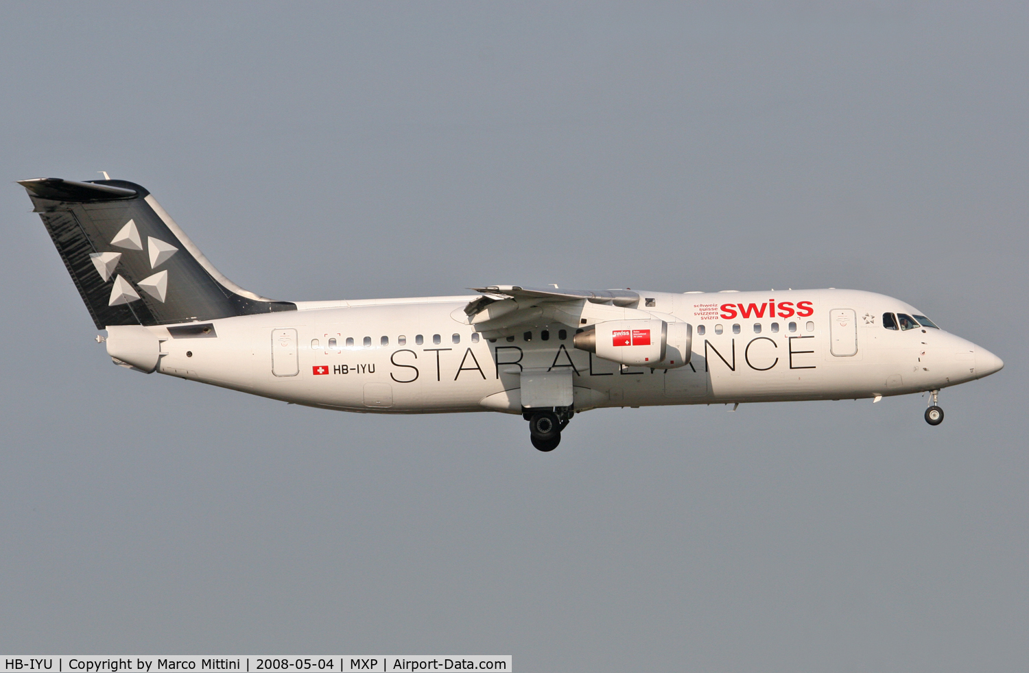 HB-IYU, 2000 British Aerospace Avro 146-RJ100 C/N E3379, Landing at Milano Malpensa