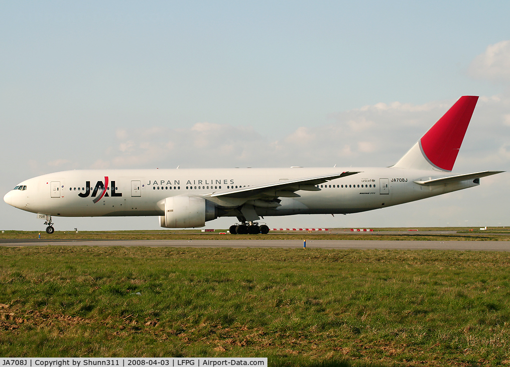 JA708J, 2004 Boeing 777-246/ER C/N 32895, Rolling for departure...