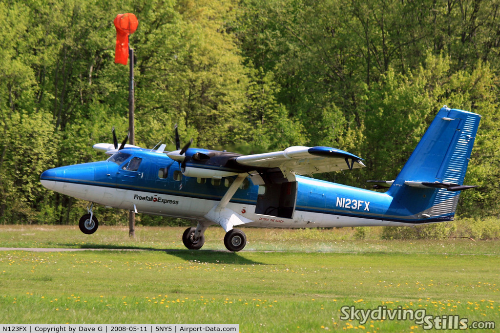 N123FX, 1969 De Havilland Canada DHC-6-200 Twin Otter C/N 200, Twin Otter touches down at Skydive The Ranch, Gardiner, NY.
