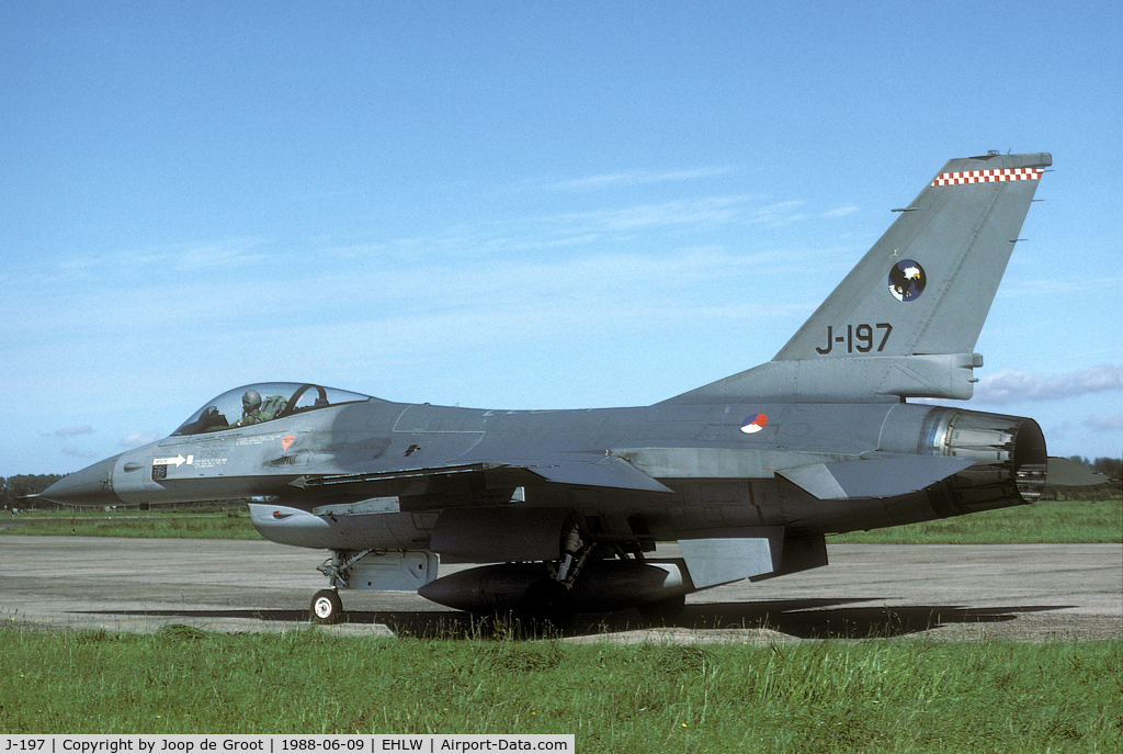 J-197, Fokker F-16AM Fighting Falcon C/N 6D-104, During the eighties the Dutch F-16 still had their colourful markings. This one is flying wit 311 squadron.