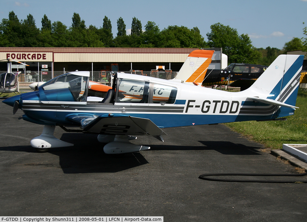 F-GTDD, Robin DR-400-180 Regent C/N 2398, Waiting a new light flight...