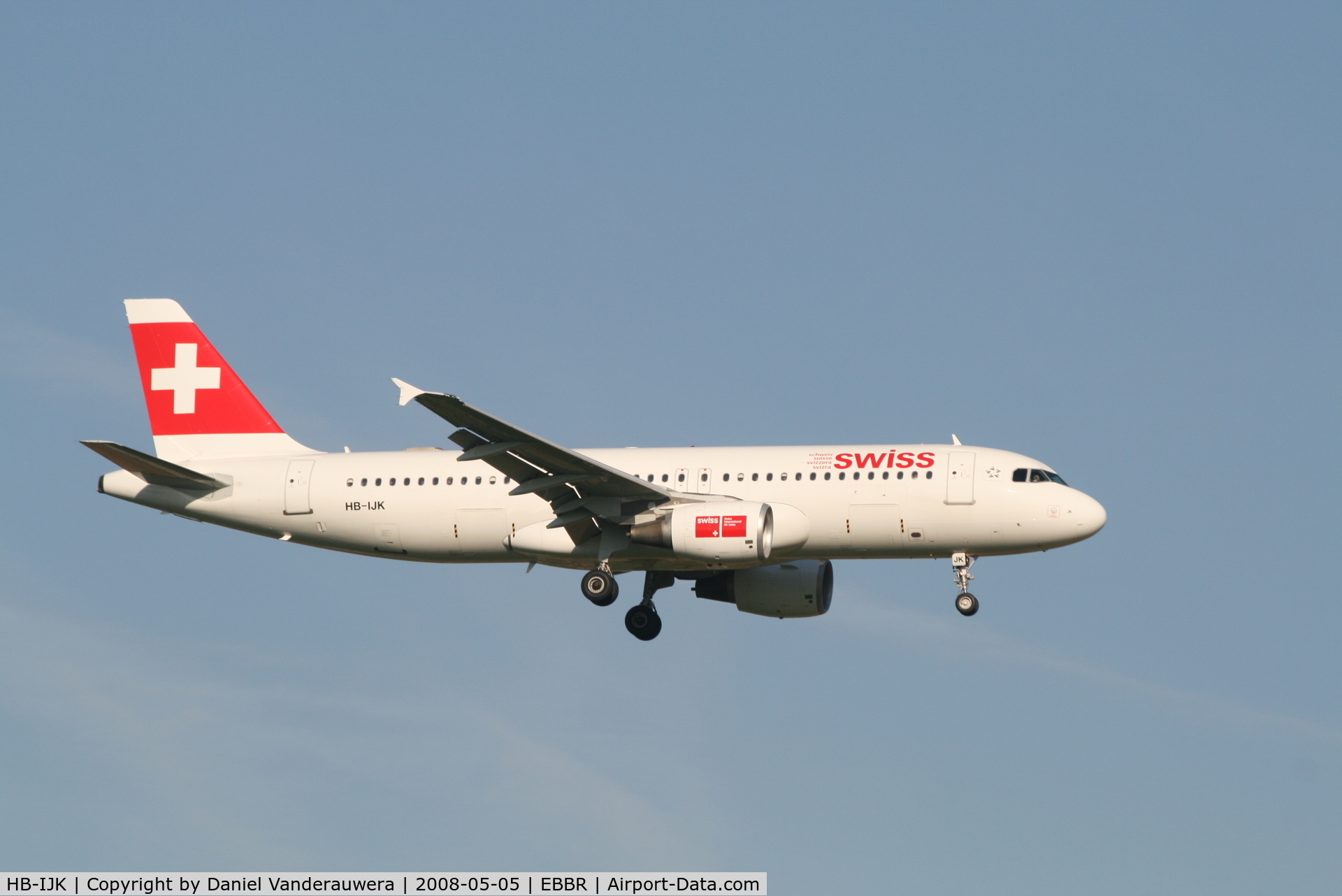 HB-IJK, 1996 Airbus A320-214 C/N 596, arrival of flight LX786 to rwy 02