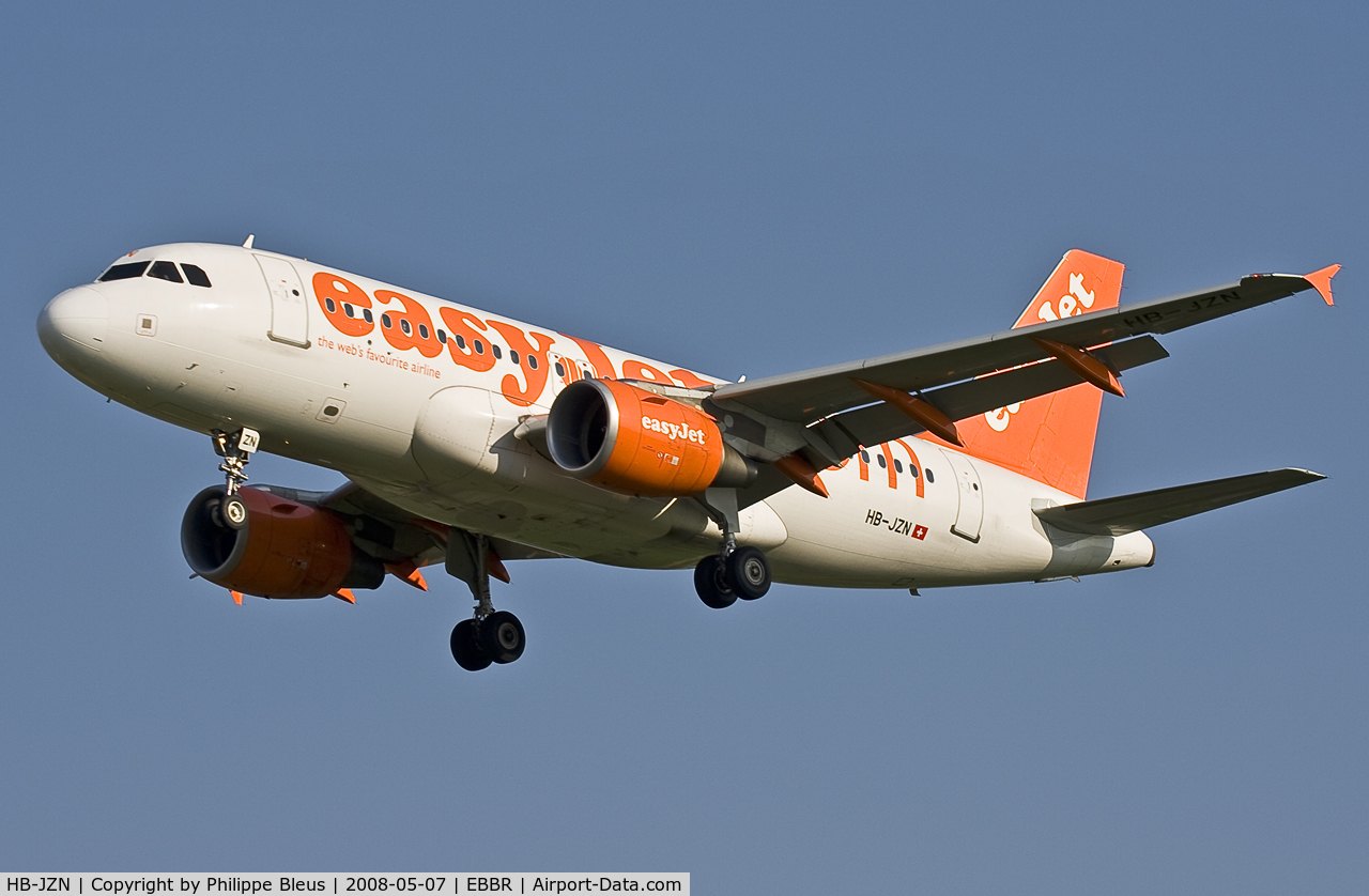 HB-JZN, 2005 Airbus A319-111 C/N 2387, Swiss EasyJet with (as usual TWO central emergency exit doors) on short final rwy 02.
