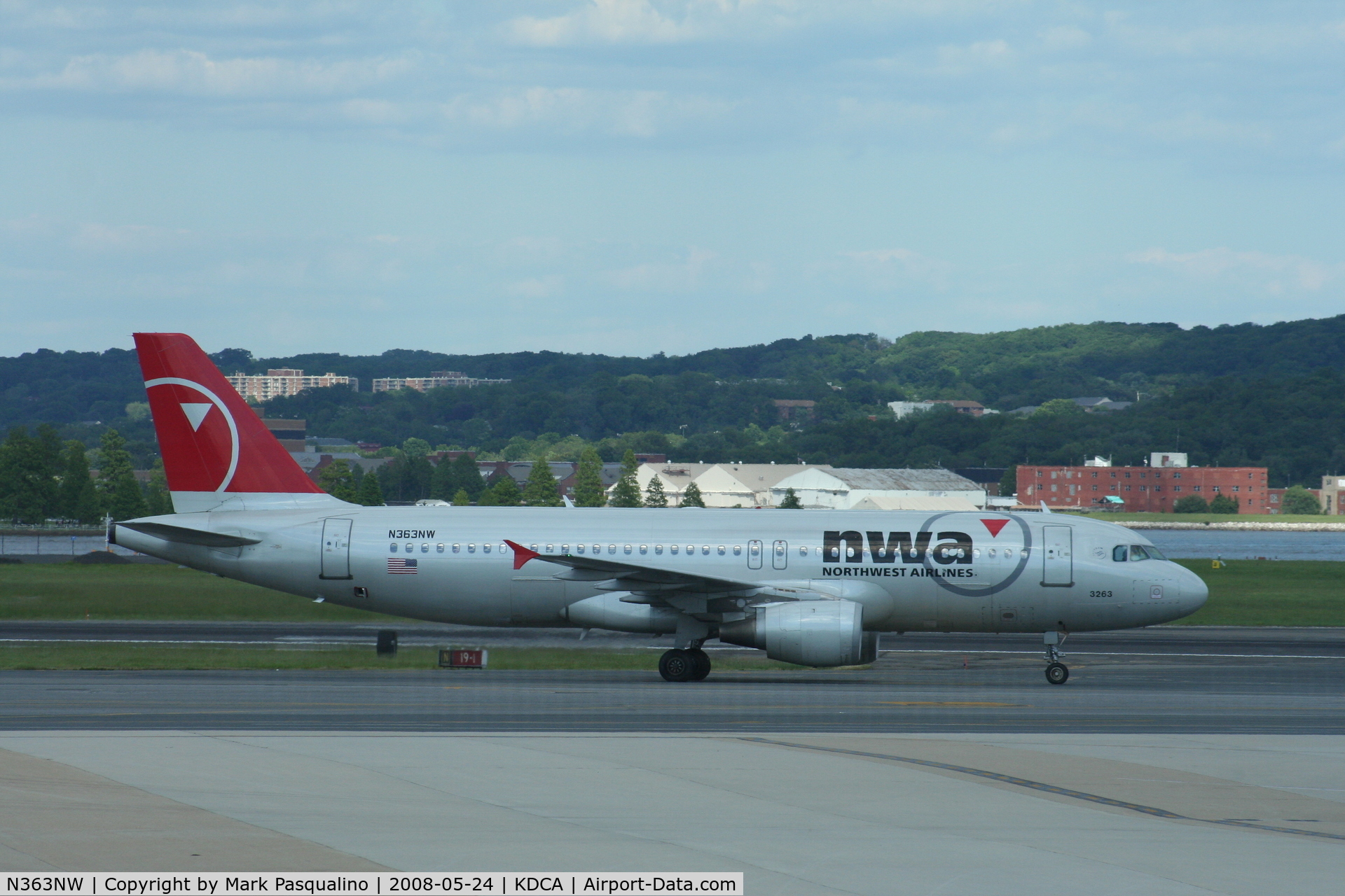 N363NW, 1998 Airbus A320-212 C/N 0923, Airbus A320