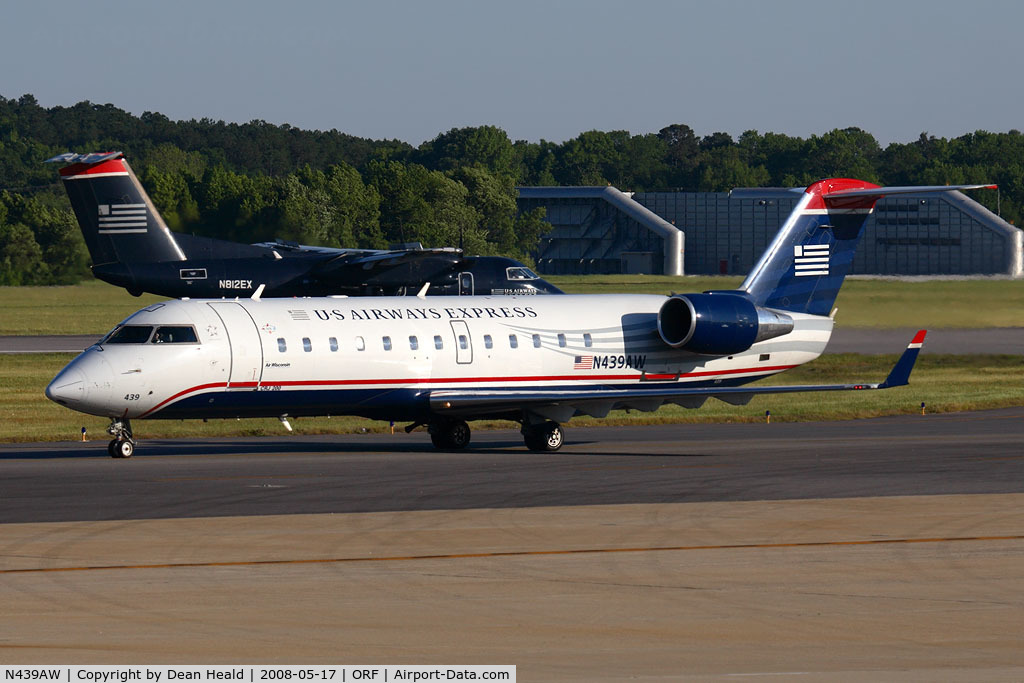 N439AW, 2003 Bombardier CRJ-200LR (CL-600-2B19) C/N 7753, US Airways Express (operated by Air Wisconsin) N439AW (FLT AWI3976) taxiing to RWY 23 for departure to Philadelphia Int'l (KPHL), while N812EX arrives from Reagan National (KDCA) as FLT PDT4156.