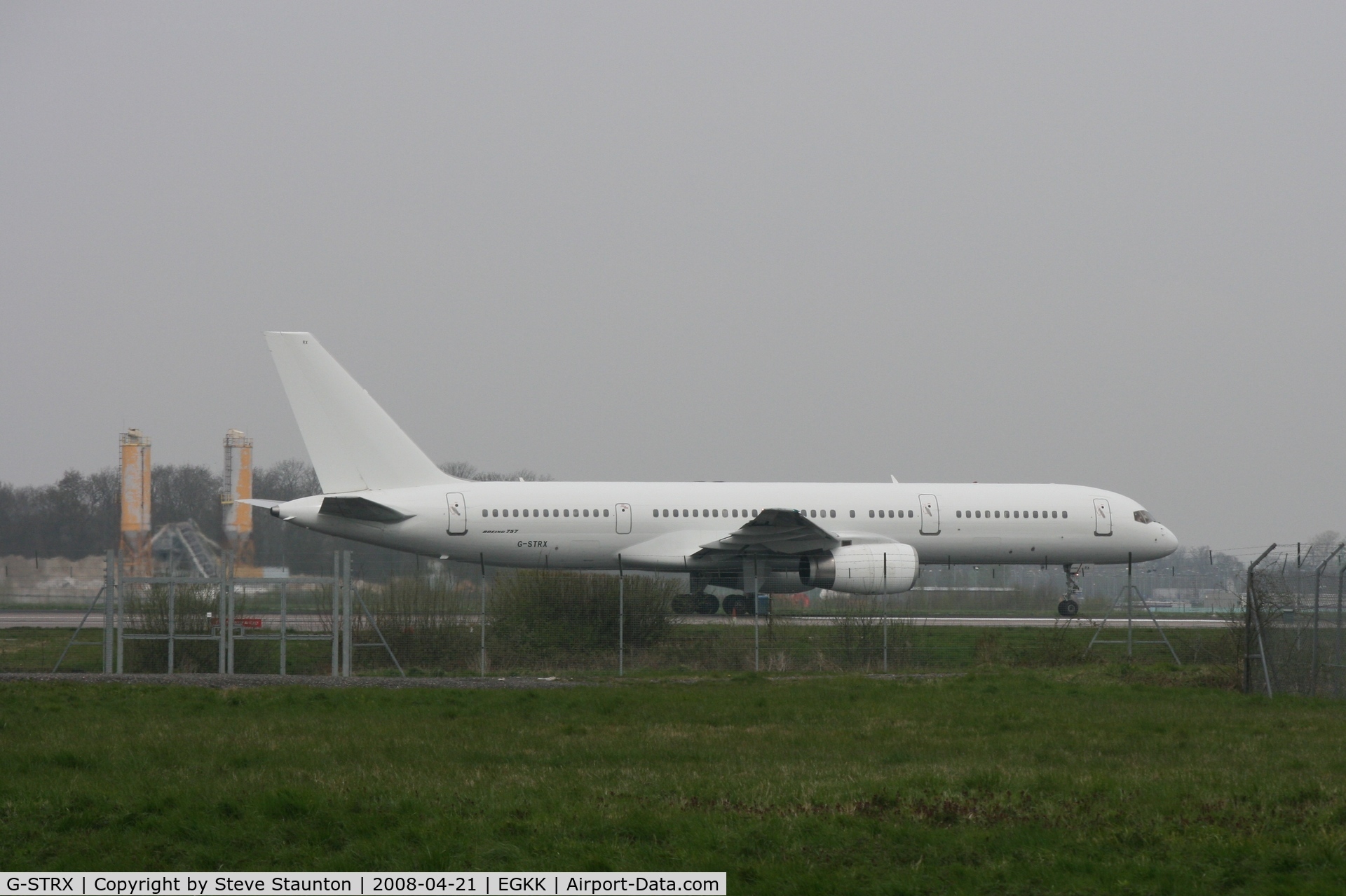 G-STRX, 1992 Boeing 757-28A C/N 25621, Gatwick Airport 21/04/08 (married 19/04/08 - spotting two days later)