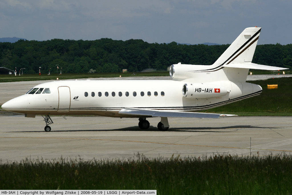 HB-IAH, 1998 Dassault Falcon 900EX C/N 028, visitor