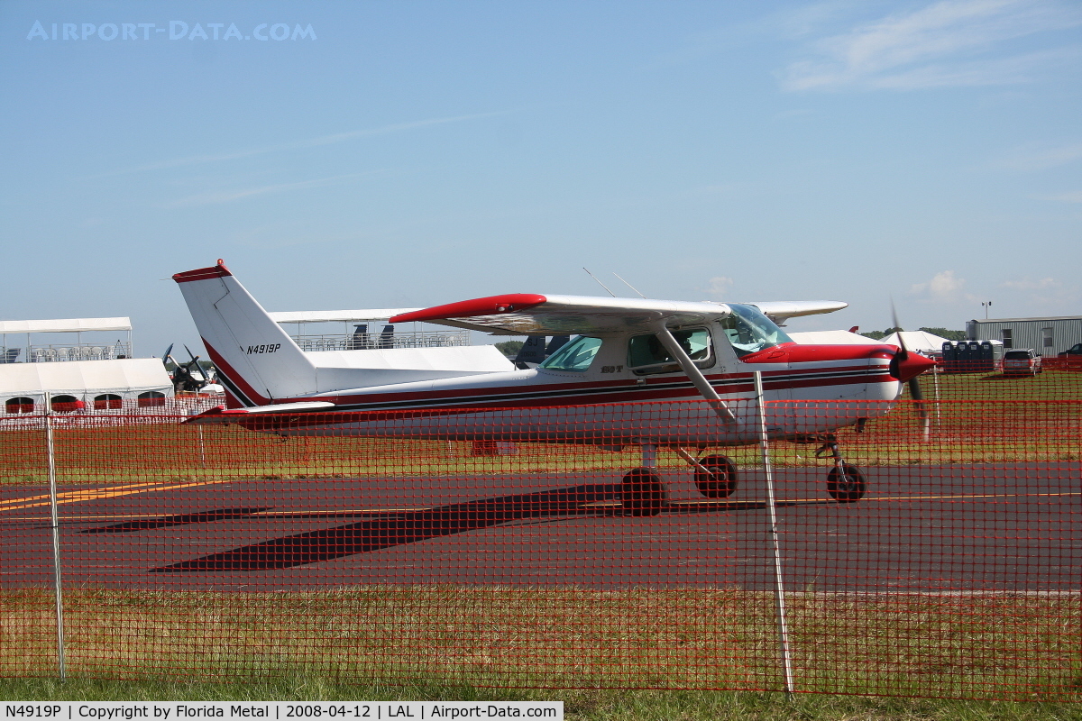 N4919P, 1981 Cessna 152 C/N 15284841, Cessna 152