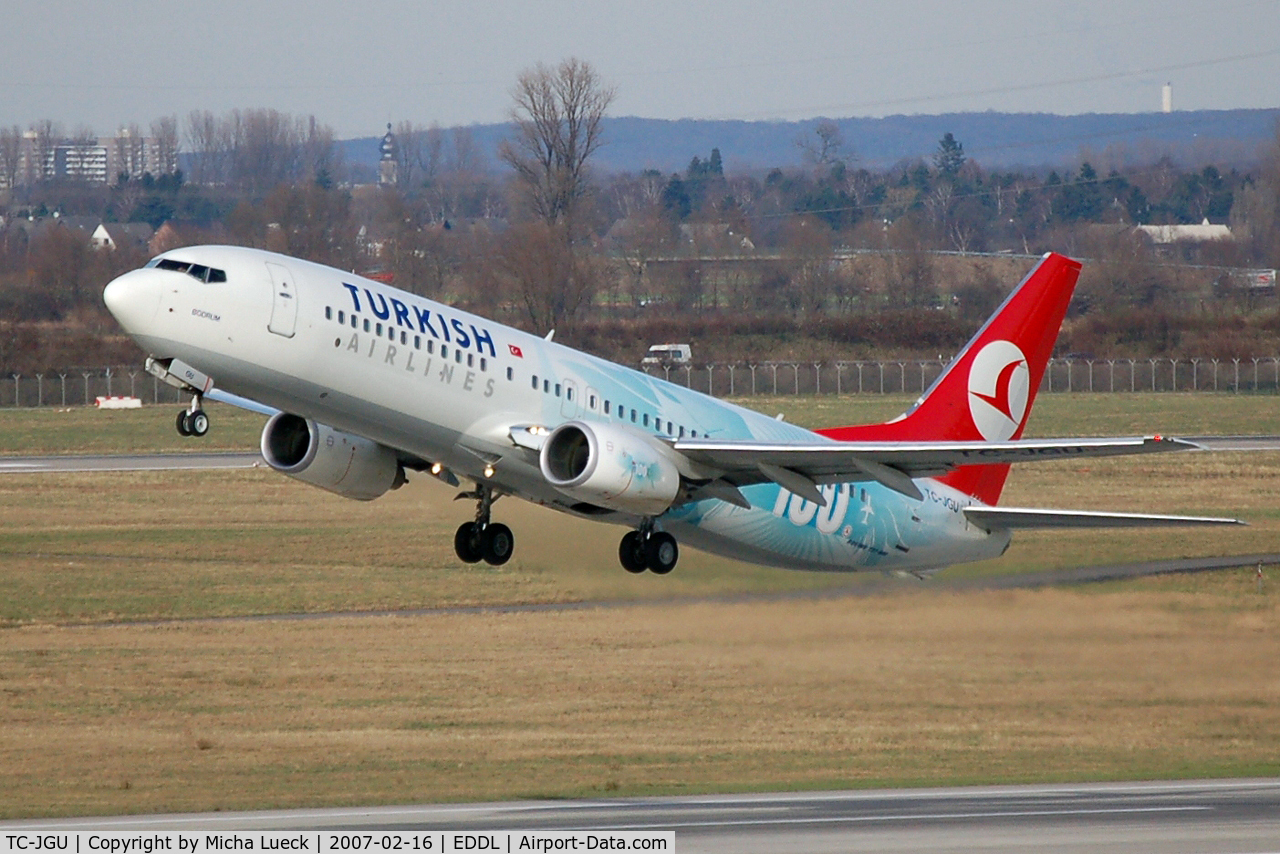 TC-JGU, 2006 Boeing 737-8F2 C/N 34418, Take-off