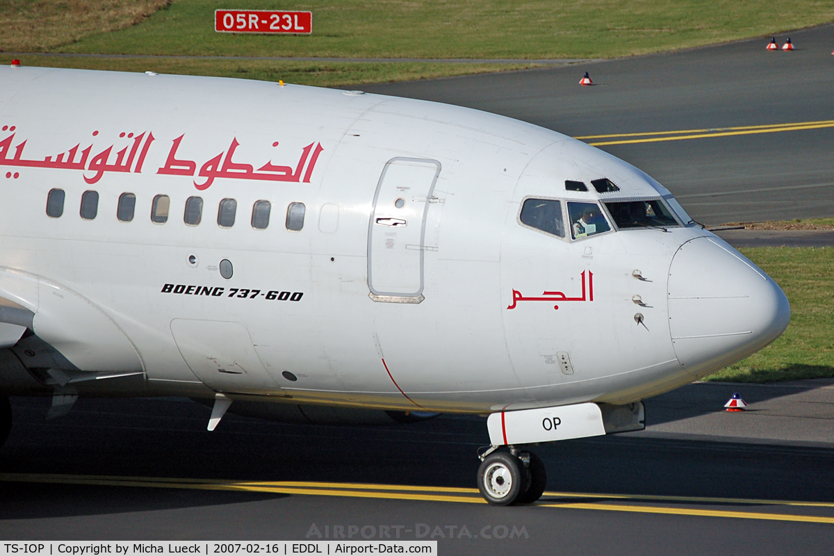 TS-IOP, 2000 Boeing 737-6H3 C/N 29500, Taxiing to the runway