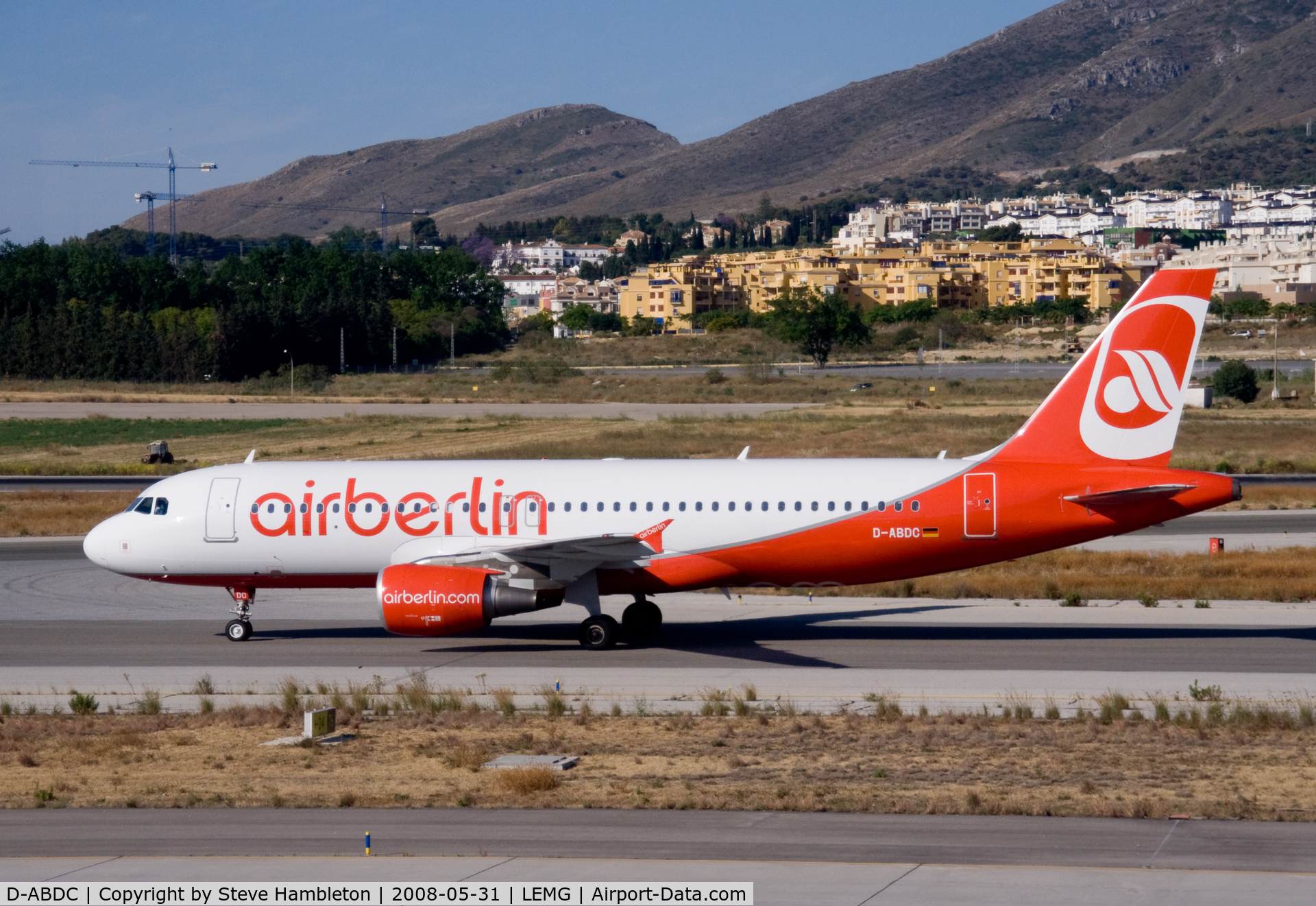 D-ABDC, 2005 Airbus A320-214 C/N 2654, Air Berlin A320 taxiing to the gate at Malaga