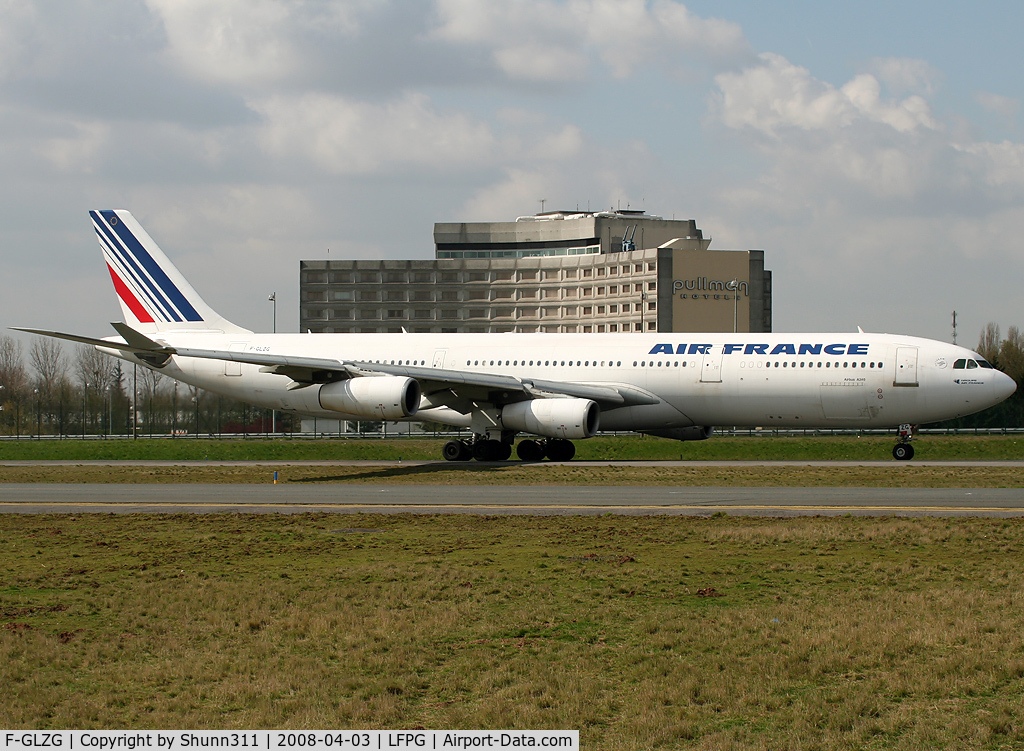 F-GLZG, 1994 Airbus A340-312 C/N 049, Taxiing on parallels runways...