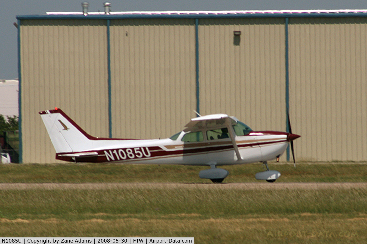 N1085U, 1976 Cessna 172M C/N 17266834, At Meacham Field