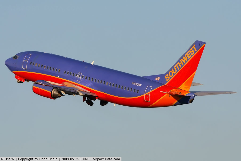 N619SW, 1995 Boeing 737-3H4 C/N 28035, Southwest Airlines N619SW (FLT SWA2780) climbing out from RWY 5 enroute to Baltimore/Washington Int'l (KBWI). Flight 2780 originates in Orlando, stops in Norfolk & BWI, and ends in Nashville.