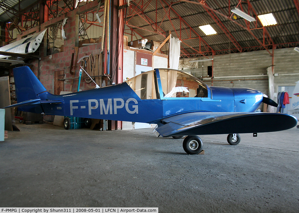 F-PMPG, Pottier P-180S C/N 133, Inside hangard...
