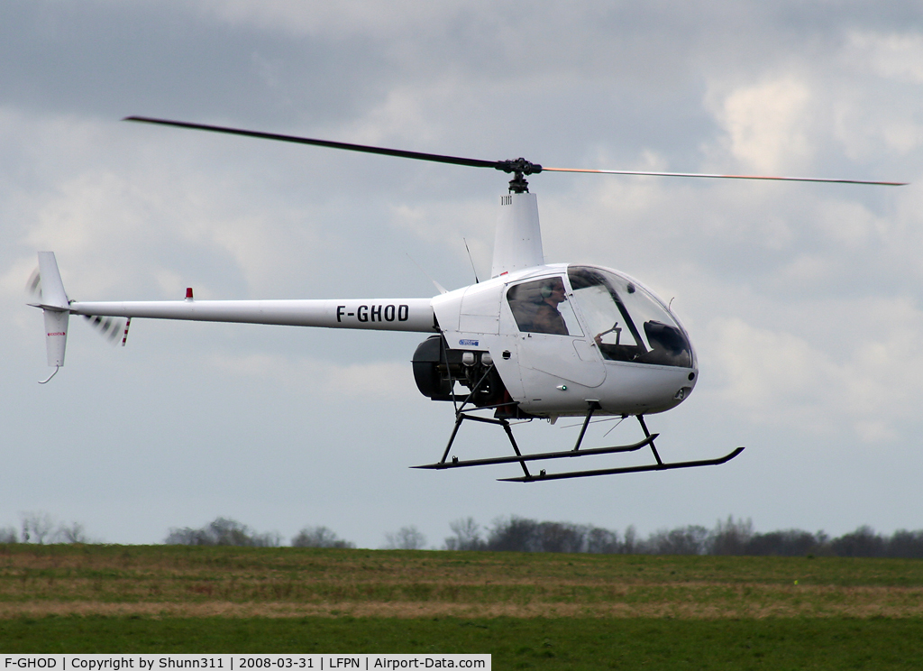 F-GHOD, Robinson R22 Beta C/N 1157, On take off for a new flight...