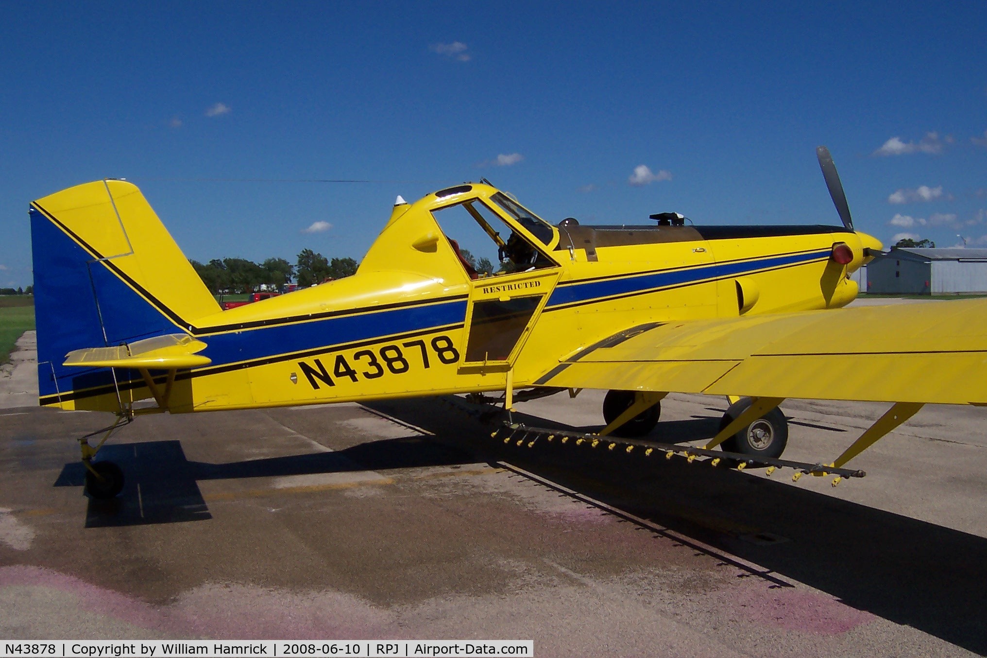 N43878, Air Tractor Inc AT-402 C/N 402-0744, Sitting on Ramp at Rochelle