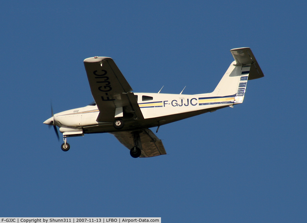F-GJJC, Piper PA-28RT-201T Turbo Arrow IV C/N 28R8531004, Landing rwy 32L