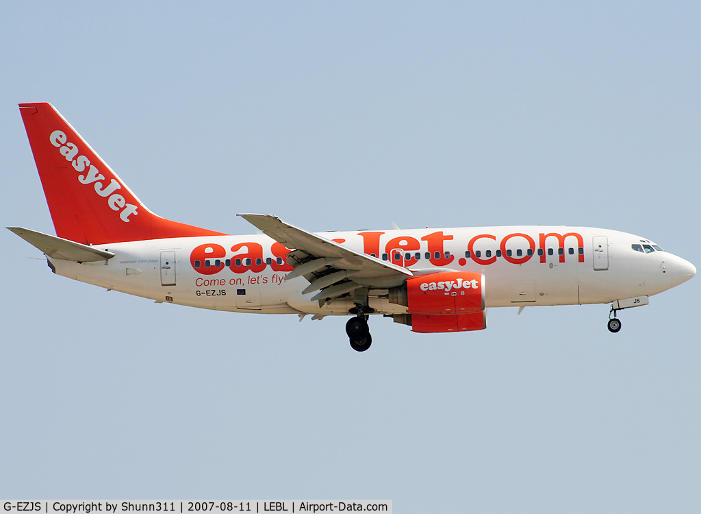 G-EZJS, 2002 Boeing 737-73V C/N 32414, On landing @ BCN...