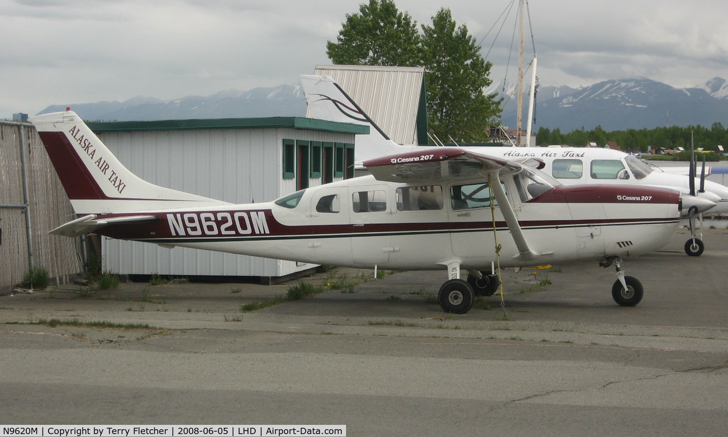 N9620M, 1981 Cessna 207A C/N 20700711, Cessna 207 of Alaska Air Taxi sits at is Lake Hood base
