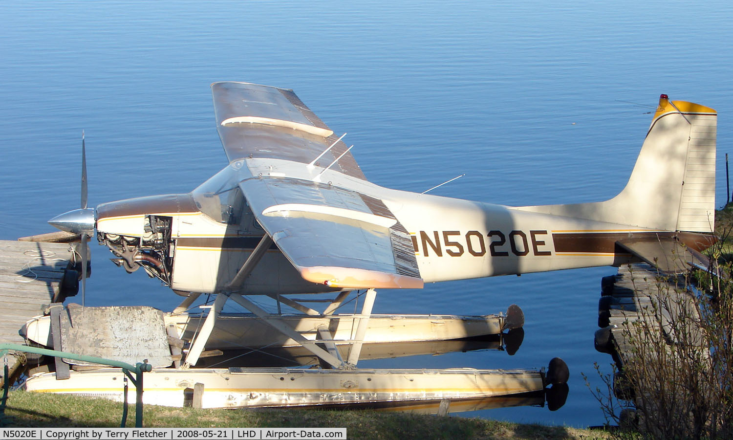 N5020E, 1958 Cessna 180A C/N 50320, Cessna 180A moored on Lake Hood