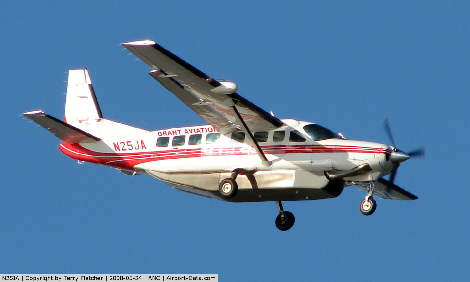 N25JA, 2006 Cessna 208B Grand Caravan C/N 208B1212, Grant Aviation Cessna Caeavan on approach to Anchorage Int