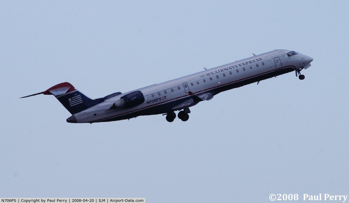 N706PS, 2004 Bombardier CRJ-701 (CL-600-2C10) Regional Jet C/N 10150, Roaring out of the airshow