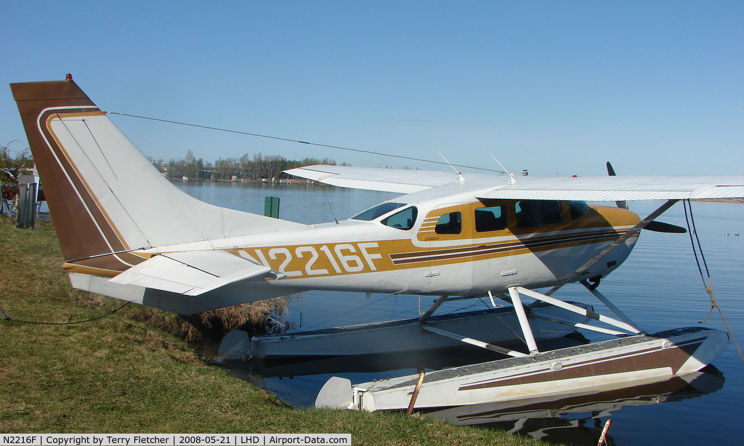 N2216F, 1982 Cessna U206G Stationair C/N U20606504, Cessna U206G at home dock at Lake Hood