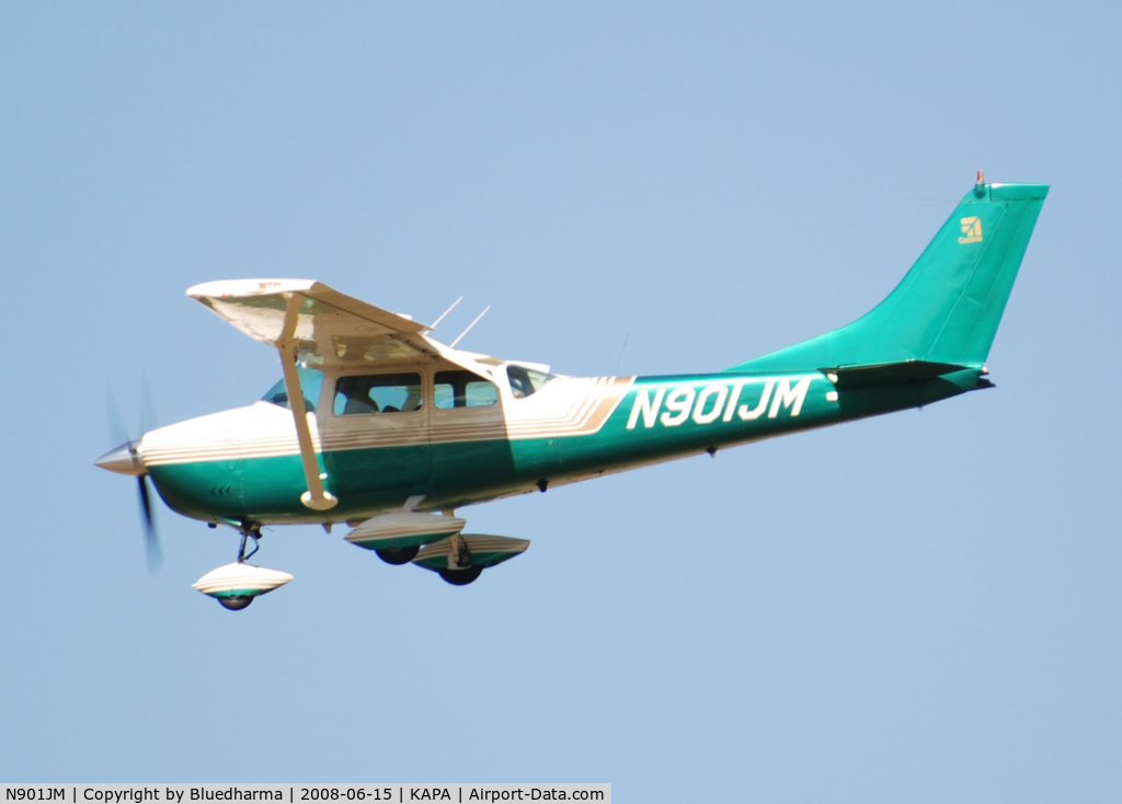 N901JM, 1962 Cessna 182E Skylane C/N 18253901, Approach to 17R.
