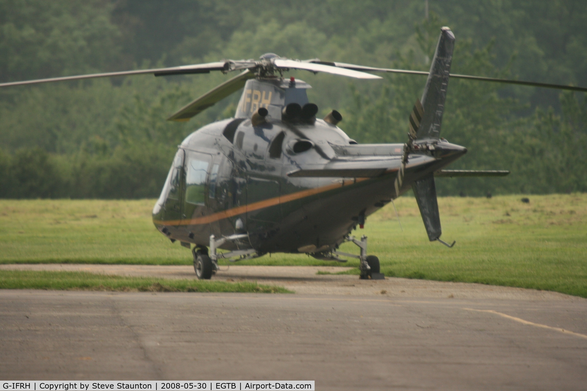 G-IFRH, 1990 Agusta A-109C C/N 7619, Taken at Wycombe Air Park using my new Sigma 50 to 500 APO DG HSM lens (The Beast)