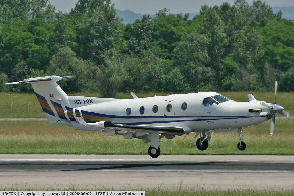 HB-FOX, 2000 Pilatus PC-12/45 C/N 334, landing on rwy 16