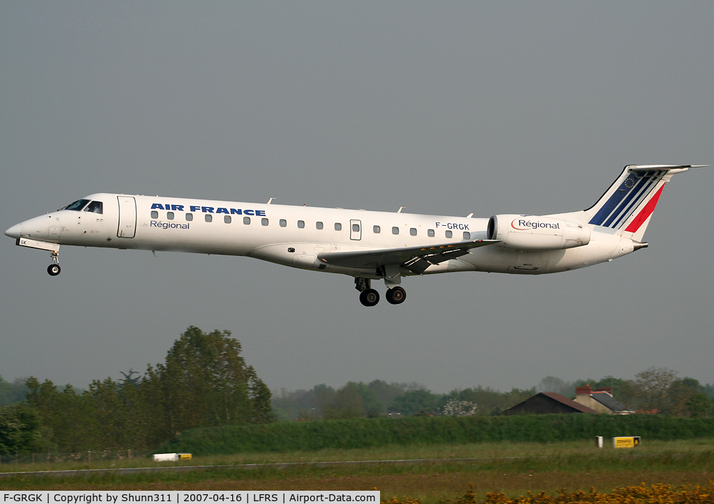 F-GRGK, 2000 Embraer EMB-145EU (ERJ-145EU) C/N 145324, Landing rwy 03